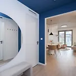 Metropolis- Brand New With Free Parking Apartment *