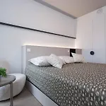 Metropolis- Brand New With Free Parking Apartment