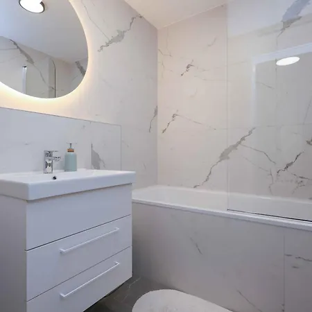 Apartamento Metropolis- Brand New With Free Parking