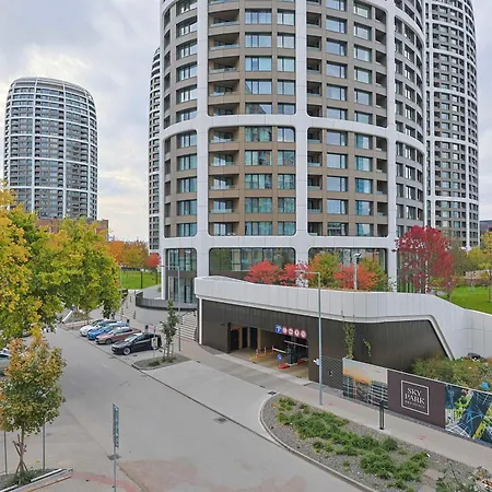 Apartment Metropolis- Brand New With Free Parking