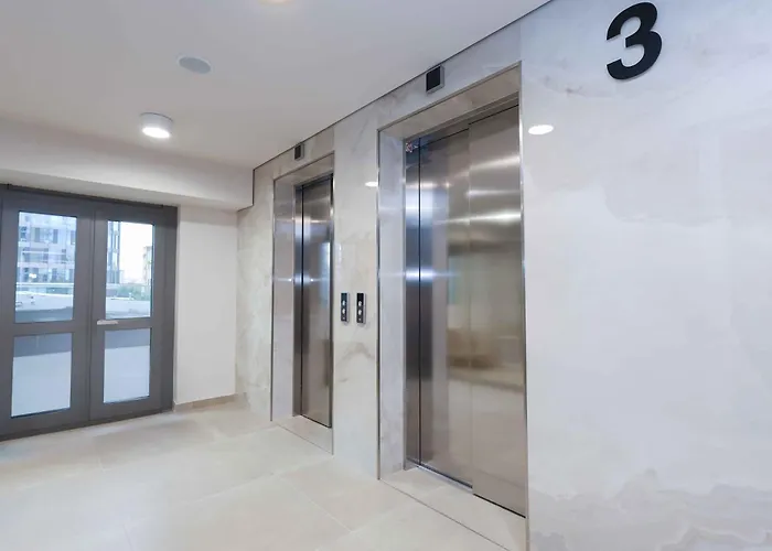 Metropolis- Brand New With Free Parking * براتسيلافا
