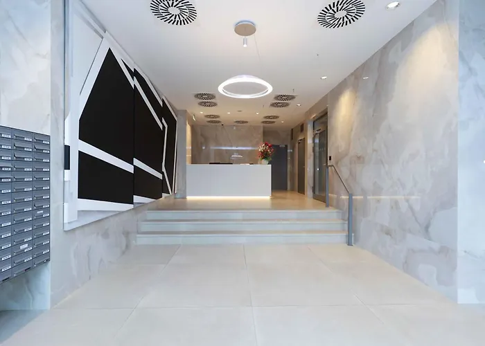 Metropolis- Brand New With Free Parking * Pressburg