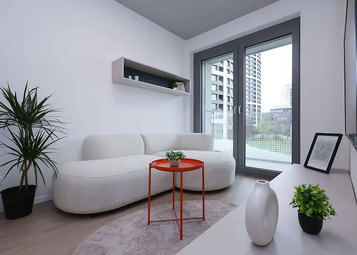 Metropolis- Brand New With Free Parking Apartman *