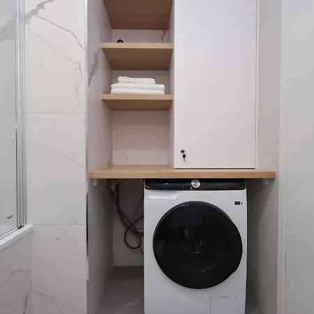 Metropolis- Brand New With Free Parking Apartament *