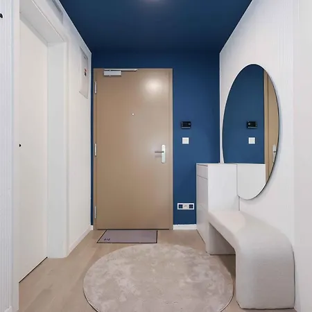 Metropolis- Brand New With Free Parking * Bratysława