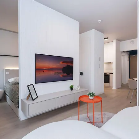 Metropolis- Brand New With Free Parking Apartman *
