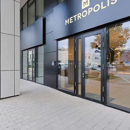 Metropolis- Brand New With Free Parking Apartman *